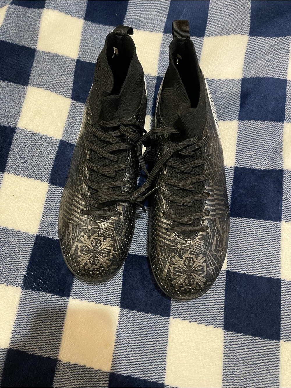 Black Athletic Soccer Cleats Size 41, Black & White